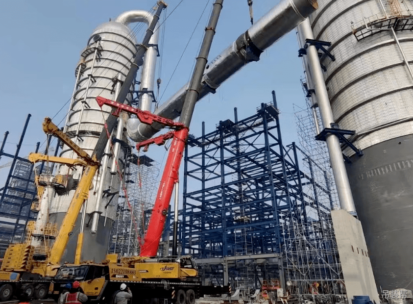 天津南港乙烯项目80吨管道吊装就位