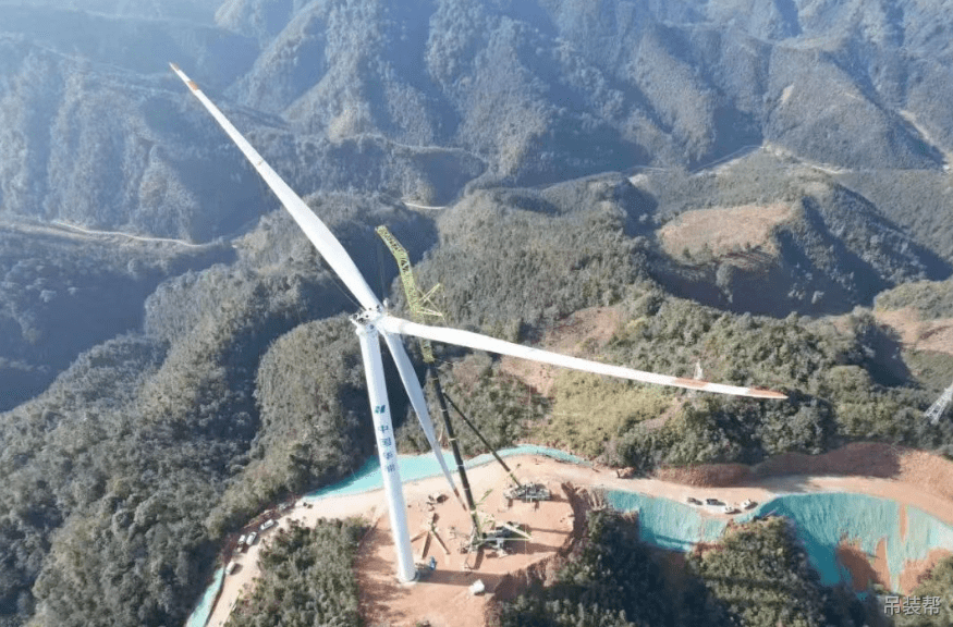 华能那坡羊加山风电场项目25台风机吊装
