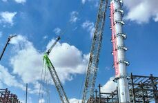 800吨履带吊主吊 | 内蒙鑫环项目220吨反应塔成功吊装